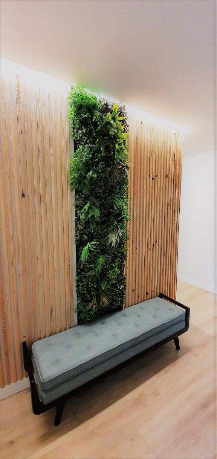 Airport Earth - Self Check-in Lisbon